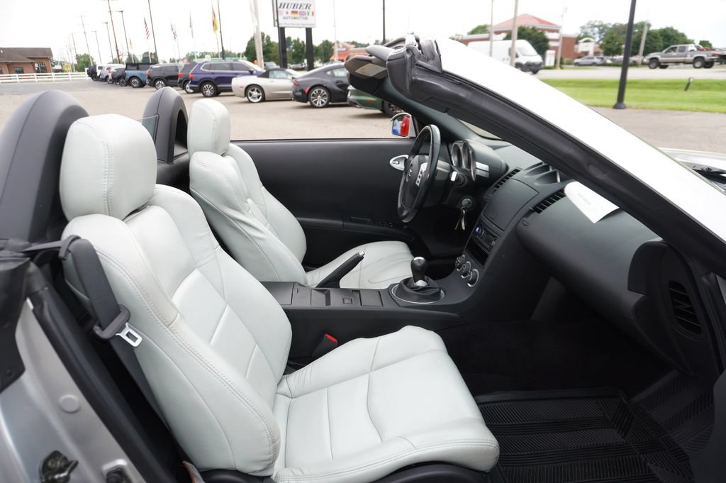 Used 2004 Nissan 350Z Enthusiast RWD image 29