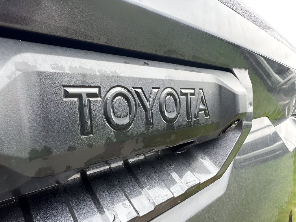 Used 2025 Toyota Tundra SR5 w/ SR5 Convenience Package AWD/4WD image 33