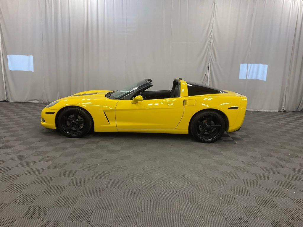 Used 2005 Chevrolet Corvette Coupe w/ Preferred Equipment Group RWD image 16