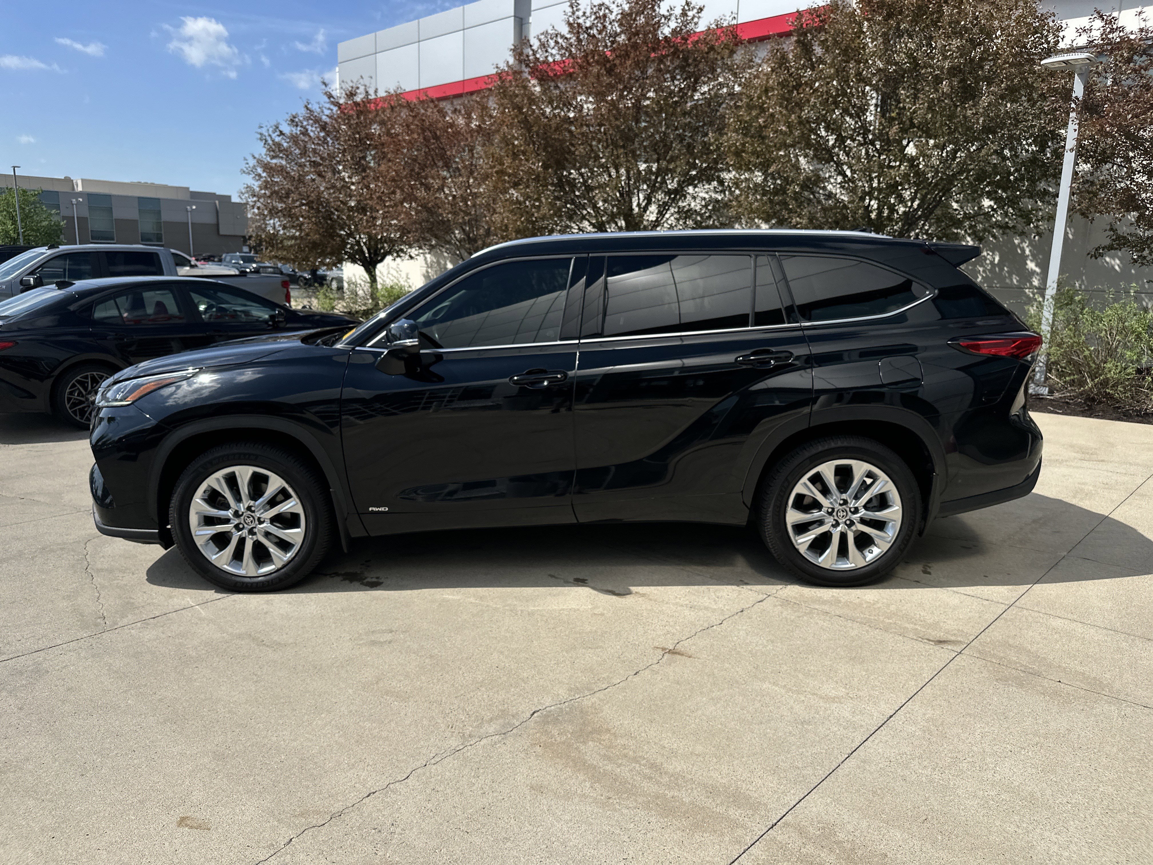 Used 2023 Toyota Highlander Limited AWD/4WD image 8