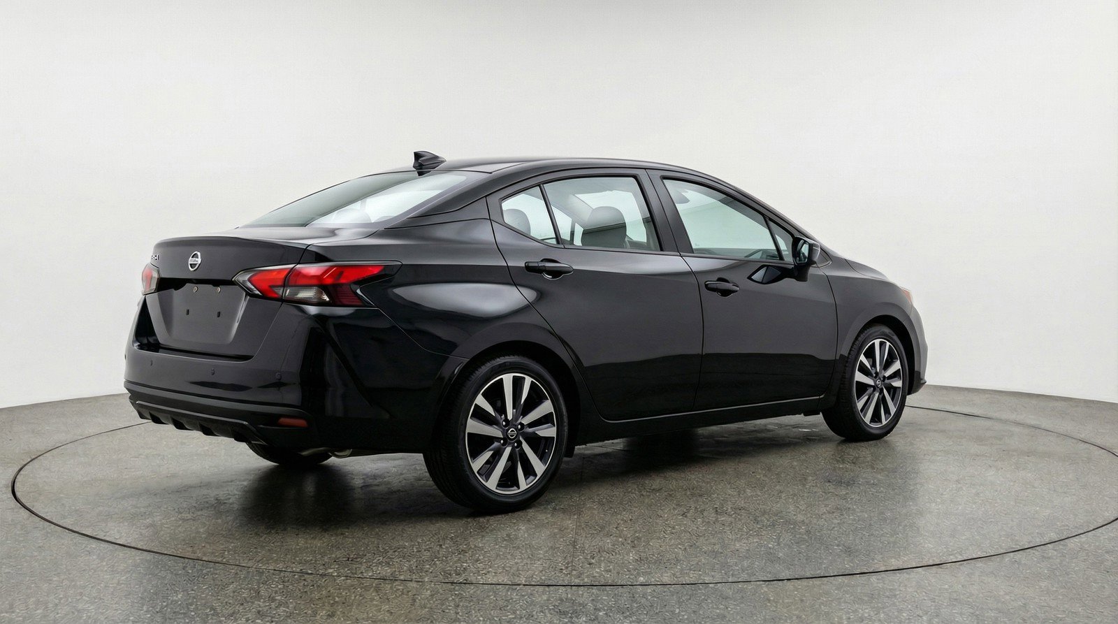 Used 2025 Nissan Versa SV image 9