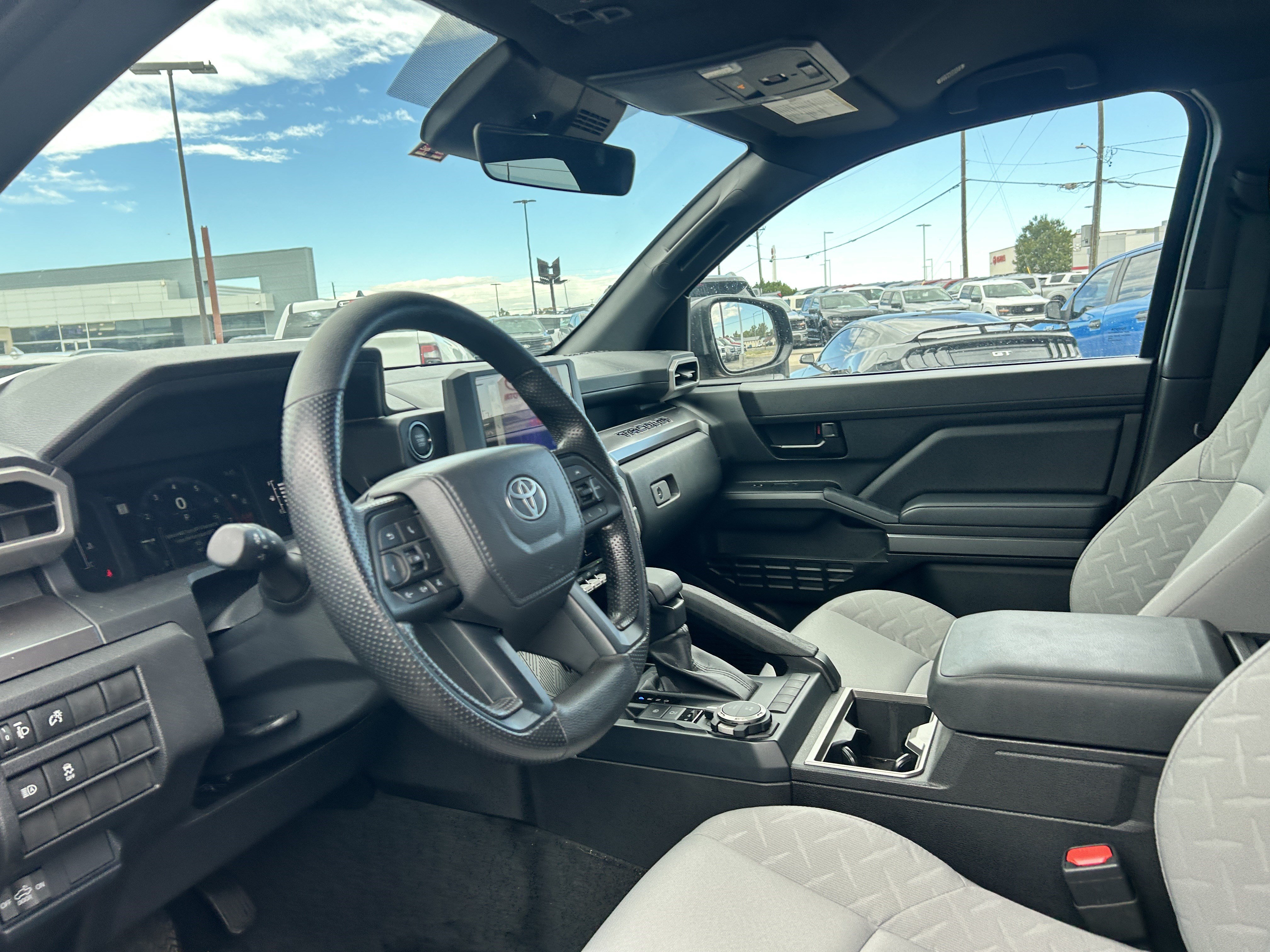 Used 2025 Toyota Tacoma SR5 AWD/4WD image 9