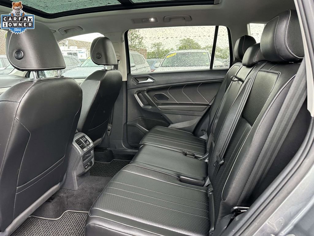 Used 2022 Volkswagen Tiguan SE w/ Panoramic Sunroof Package AWD/4WD image 11