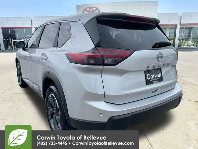 Used 2025 Nissan Rogue SV image 3