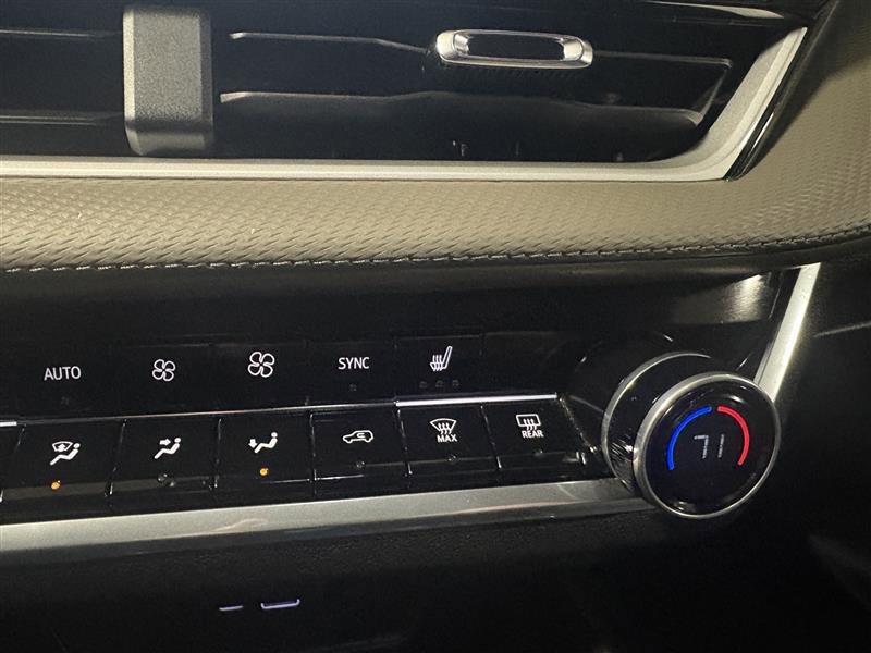 Used 2025 Chevrolet Equinox LT w/ Convenience Package II image 17