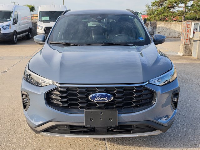 Used 2025 Ford Escape ST-Line Select AWD/4WD image 2
