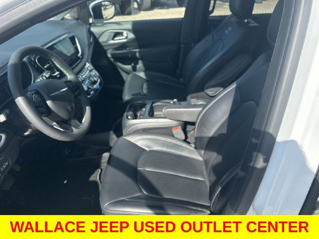 Used 2023 Chrysler Pacifica Touring-L w/ S Appearance Package AWD/4WD image 13