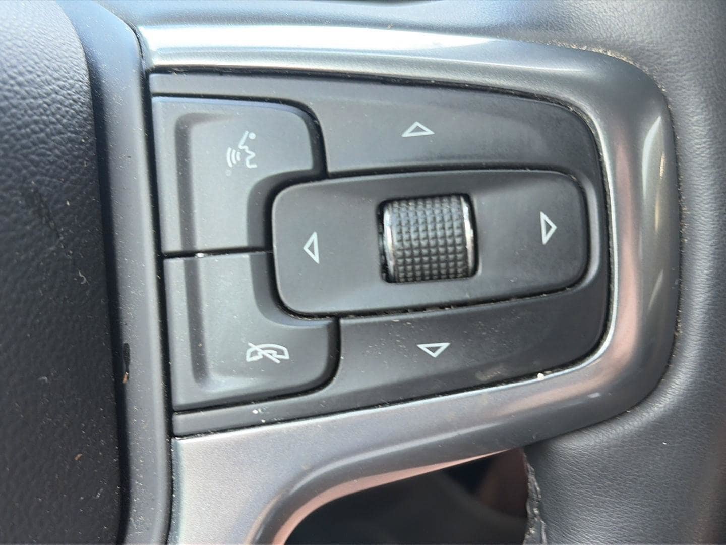 Used 2023 Chevrolet Silverado 1500 LT AWD/4WD image 13