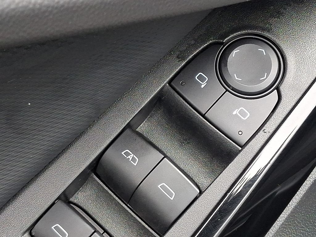 Used 2025 Chevrolet Equinox LT FWD image 25