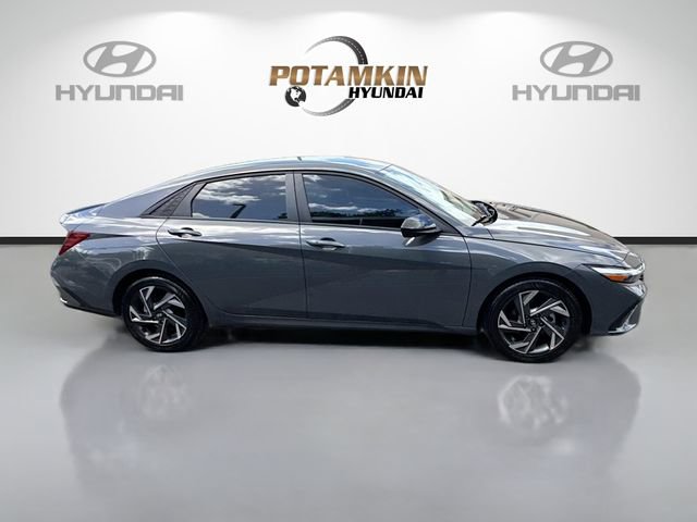 Certified 2025 Hyundai Elantra Sport FWD image 4