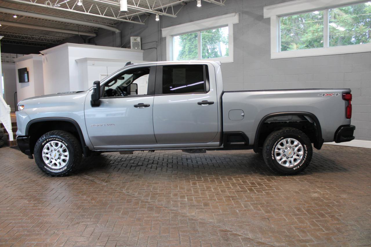 Used 2024 Chevrolet Silverado 2500 Custom w/ Custom Convenience Package AWD/4WD image 4