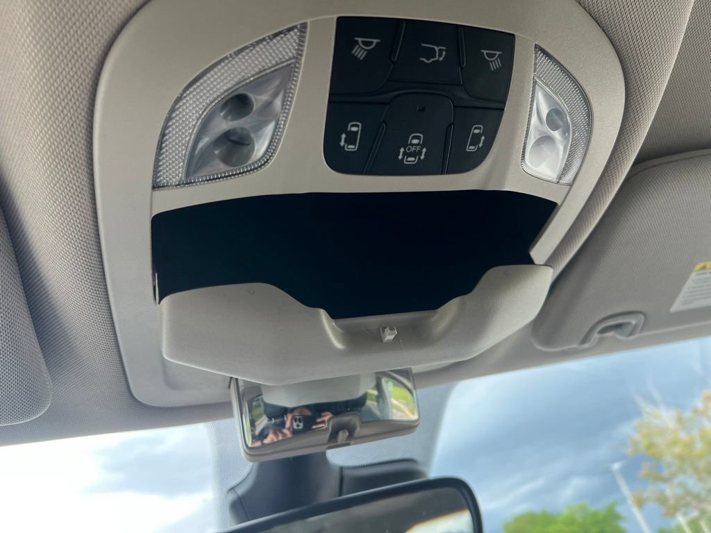 Used 2023 Chrysler Pacifica Touring-L FWD image 50
