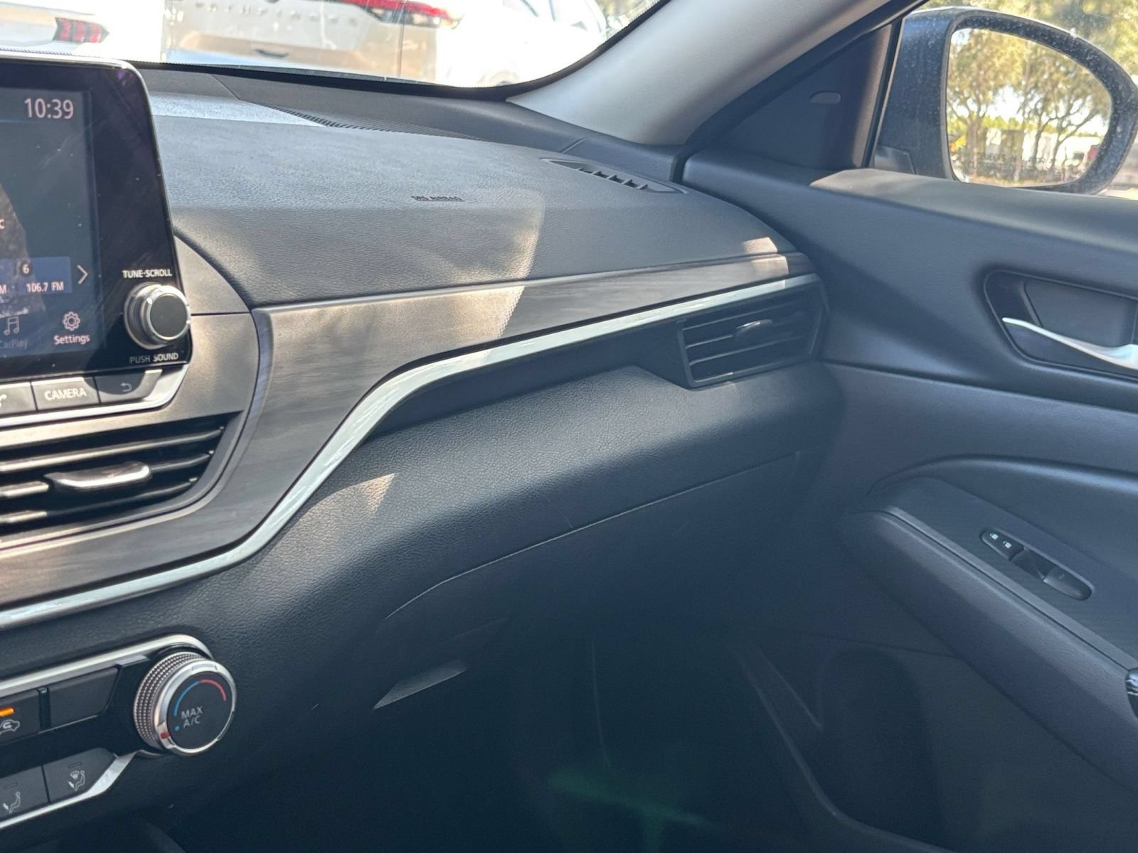 Used 2025 Nissan Altima 2.5 SV FWD image 30
