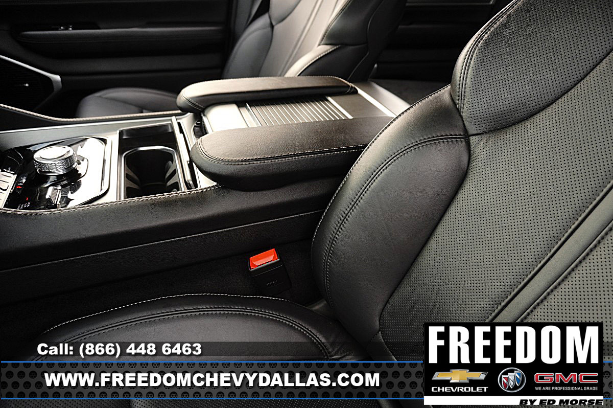 Used 2025 Jeep Wagoneer L Series II AWD/4WD image 30