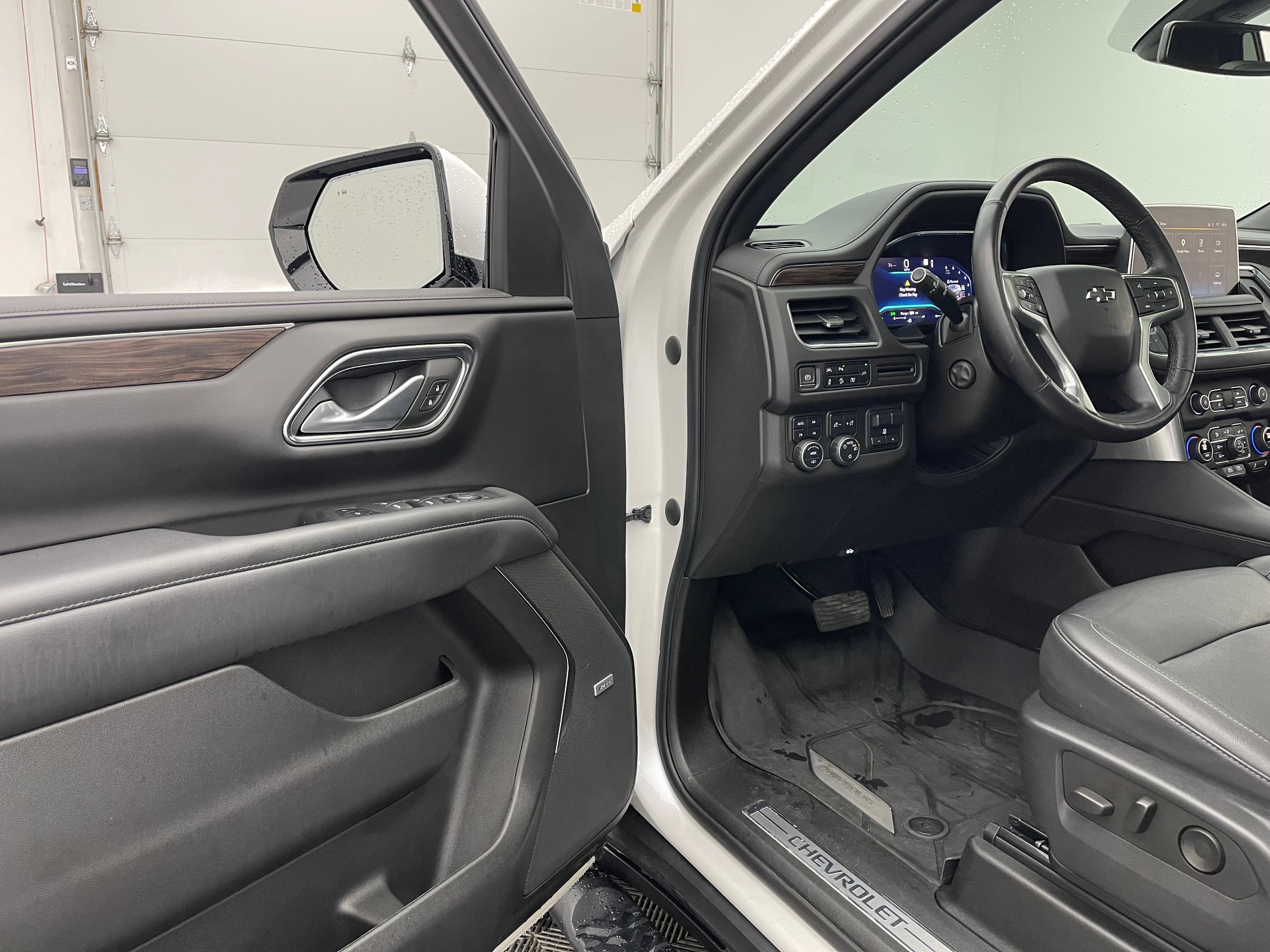 Used 2022 Chevrolet Tahoe Z71 w/ Z71 Off-Road Package AWD/4WD image 18
