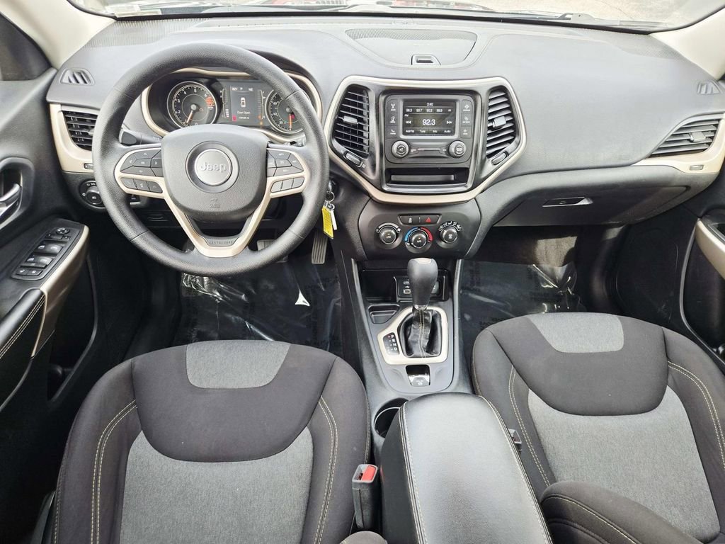 Used 2018 Jeep Cherokee Latitude image 9