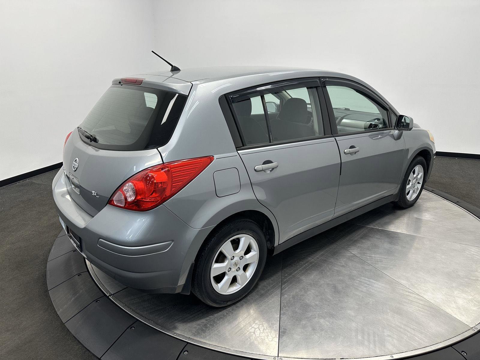 Used 2009 Nissan Versa Hatchback w/ Convenience Pkg FWD image 5