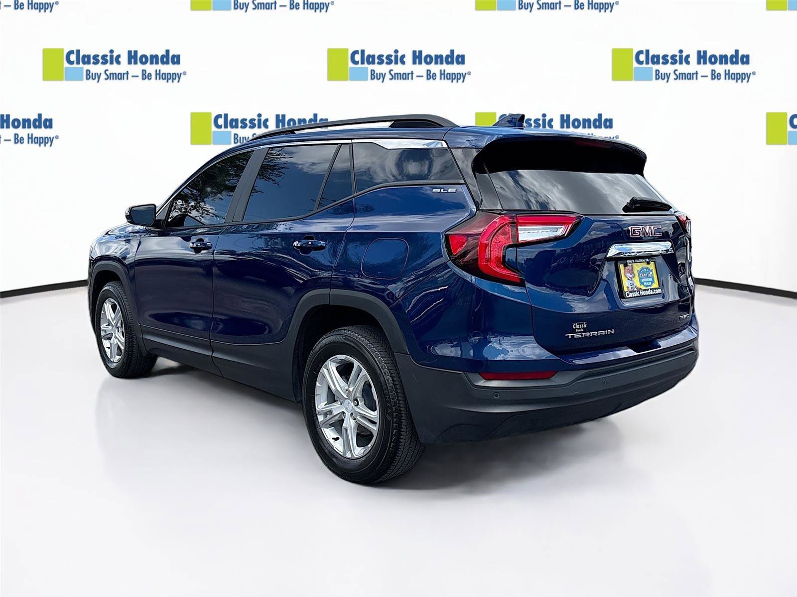 Used 2023 GMC Terrain SLE w/ Driver Convenience Package AWD/4WD image 5
