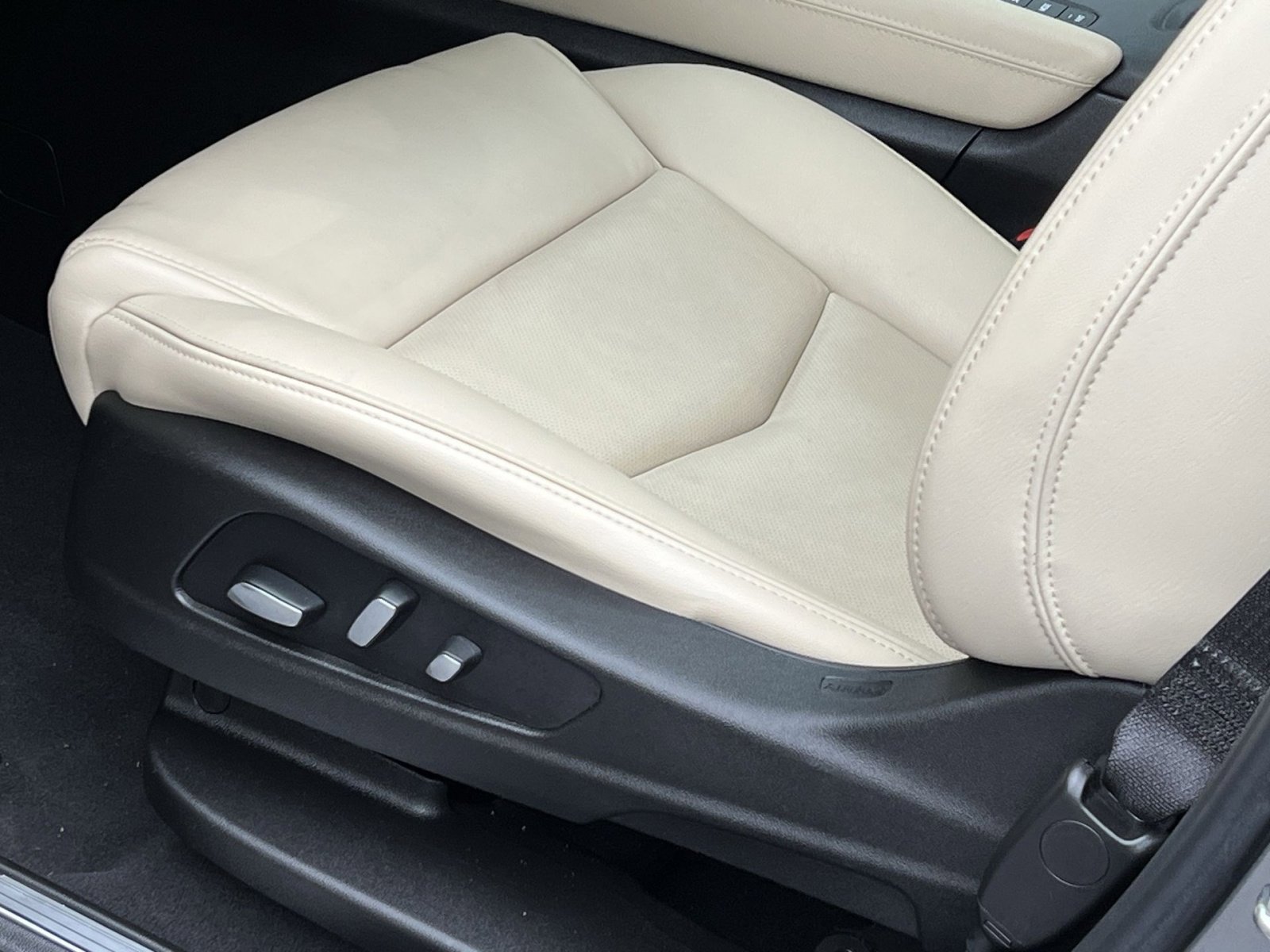 Used 2018 Cadillac XT5 Premium Luxury image 12