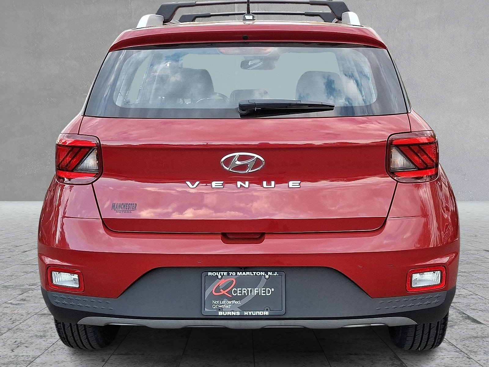 Used 2023 Hyundai Venue SEL FWD image 6