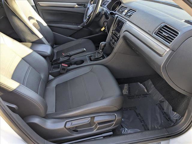 Used 2017 Volkswagen Passat 1.8T R-Line w/ R-Line Lighting Package image 18