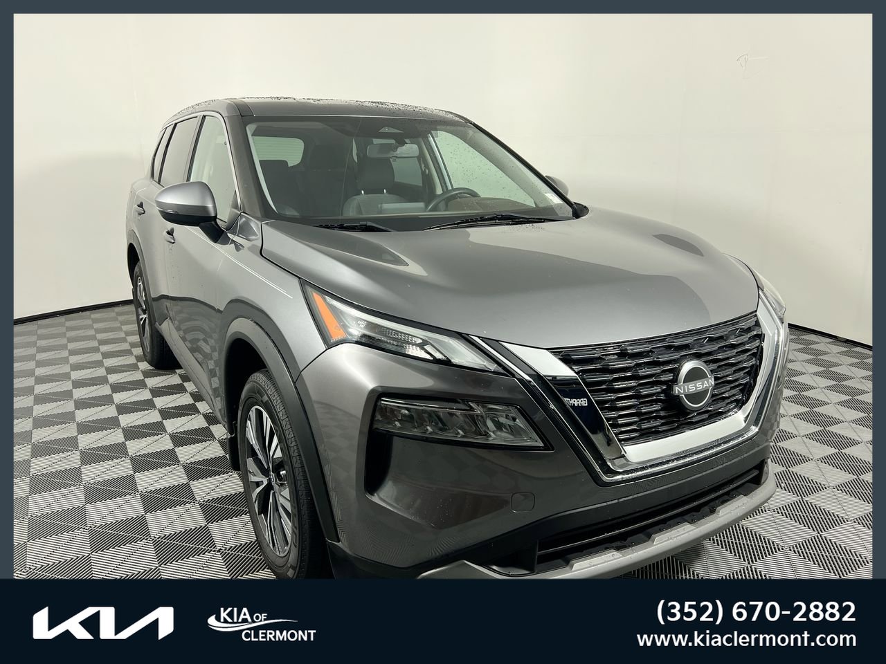 Used 2022 Nissan Rogue SV FWD image 1