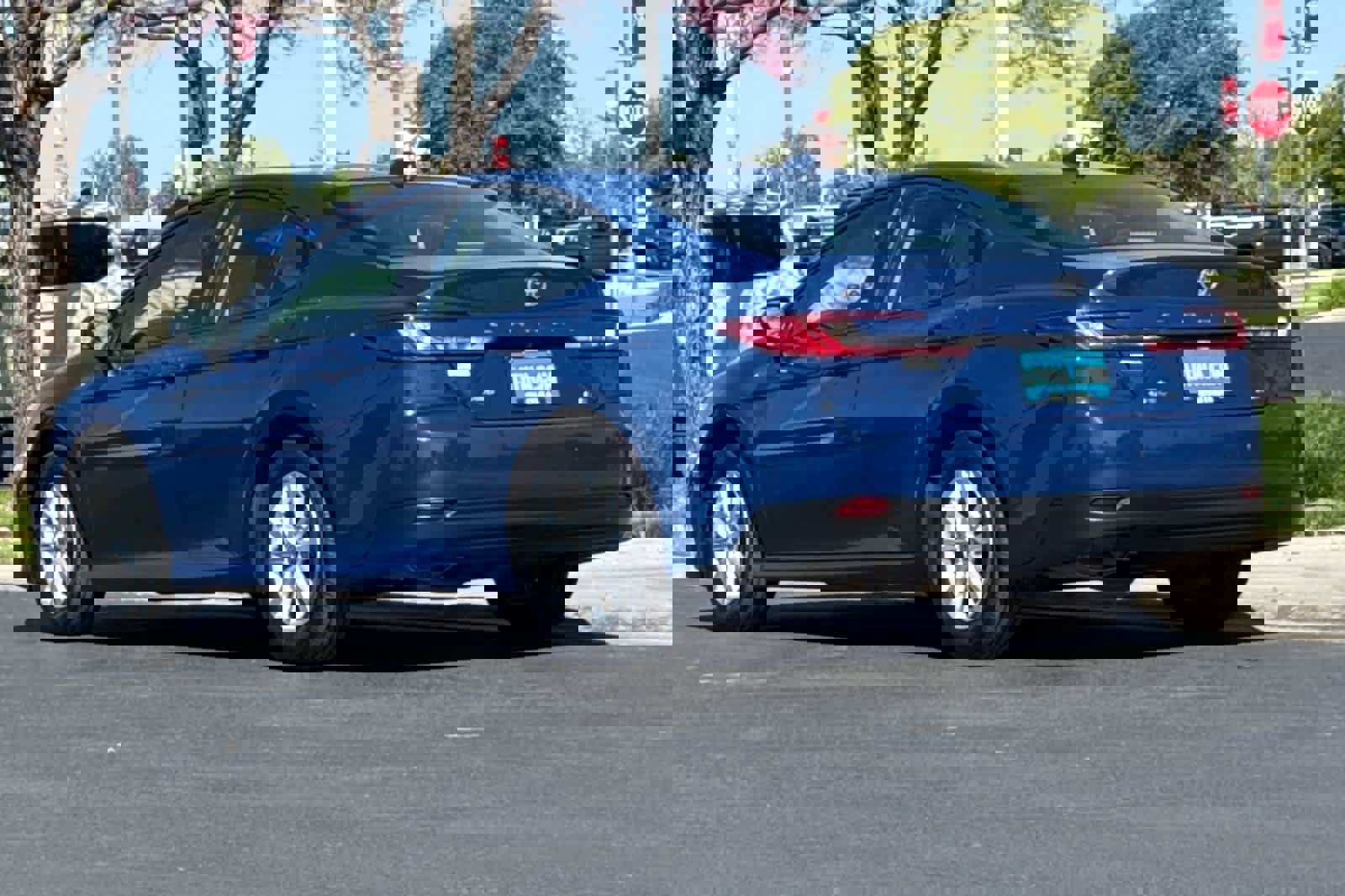 Used 2025 Toyota Camry LE AWD/4WD image 6