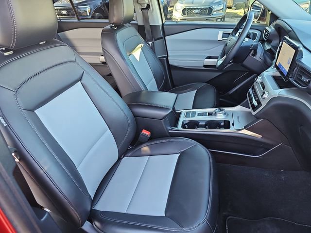 Used 2023 Ford Explorer XLT w/ Equipment Group 202A image 10