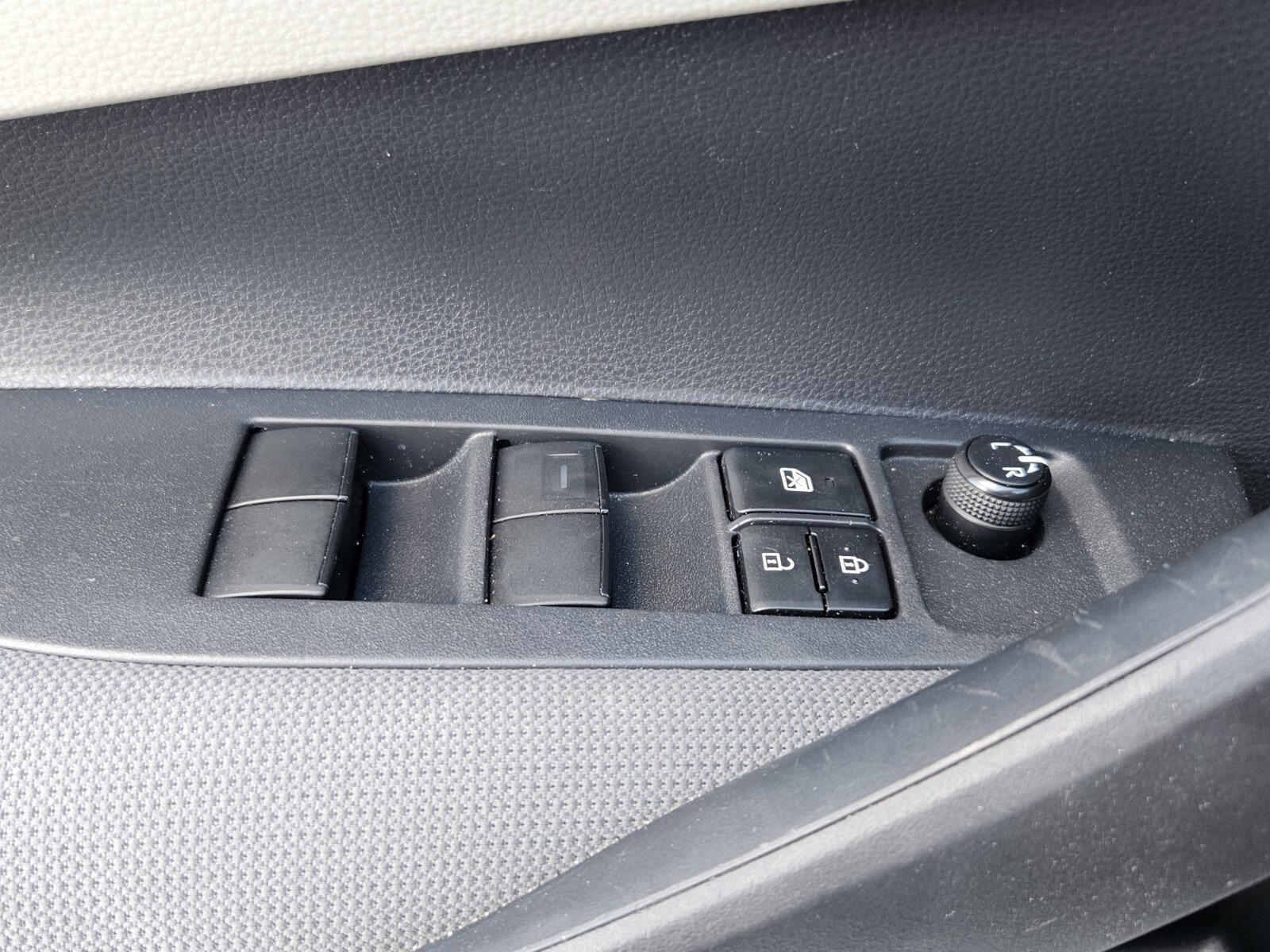 Used 2021 Toyota Corolla LE image 13