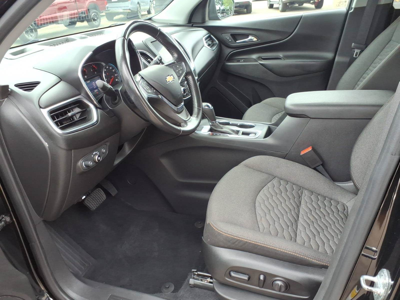 Used 2020 Chevrolet Equinox LT w/ Driver Convenience Package AWD/4WD image 11