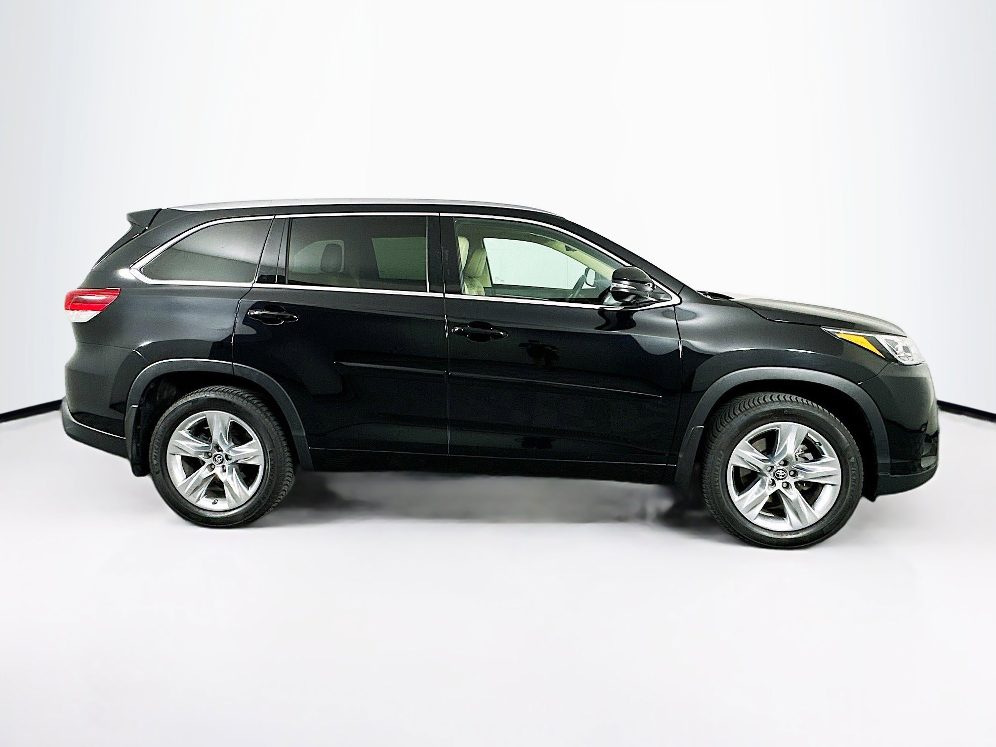 Used 2017 Toyota Highlander Limited w/ Protection Package #3 AWD/4WD image 10