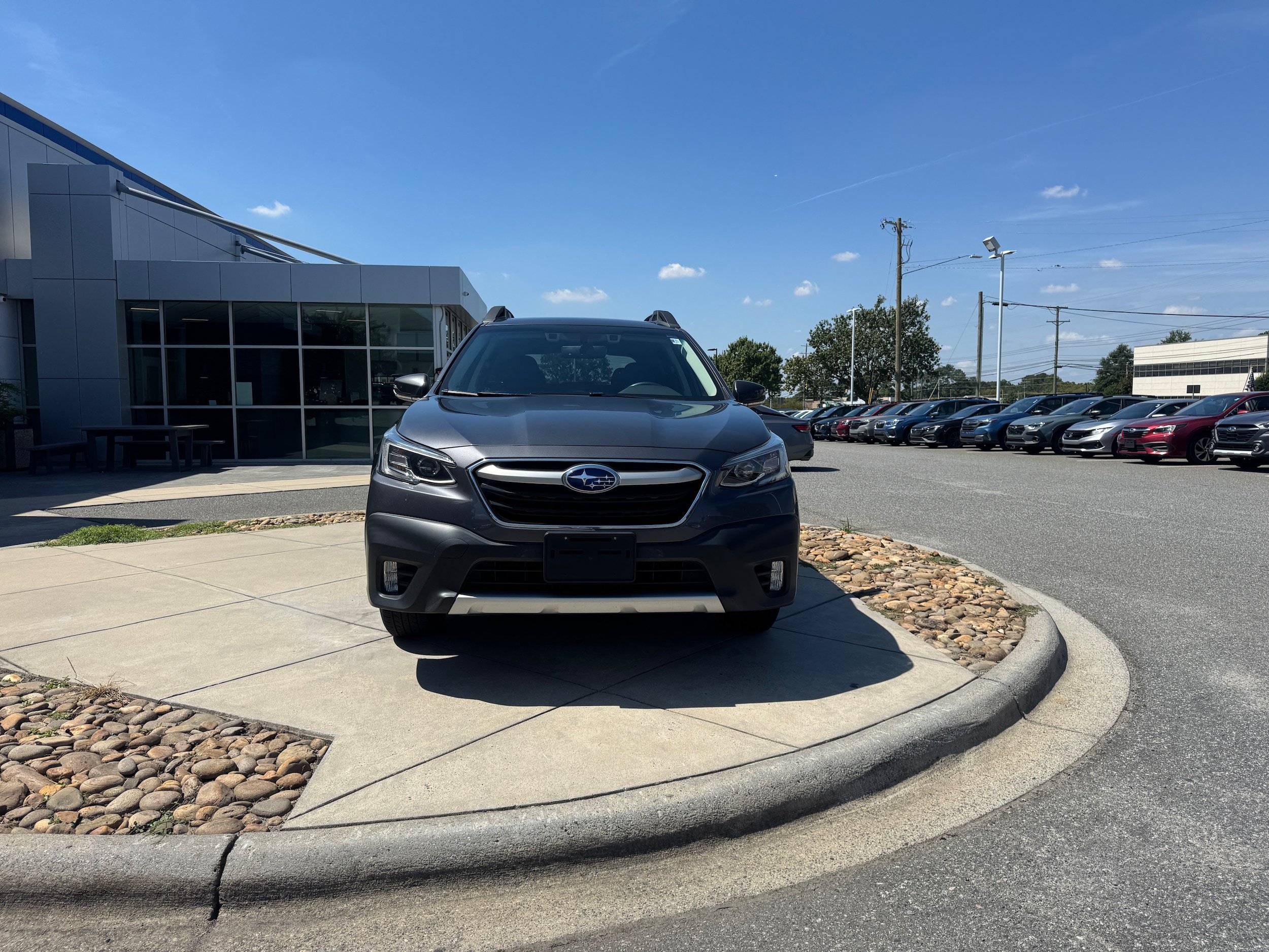 Used 2022 Subaru Outback Limited AWD/4WD image 2