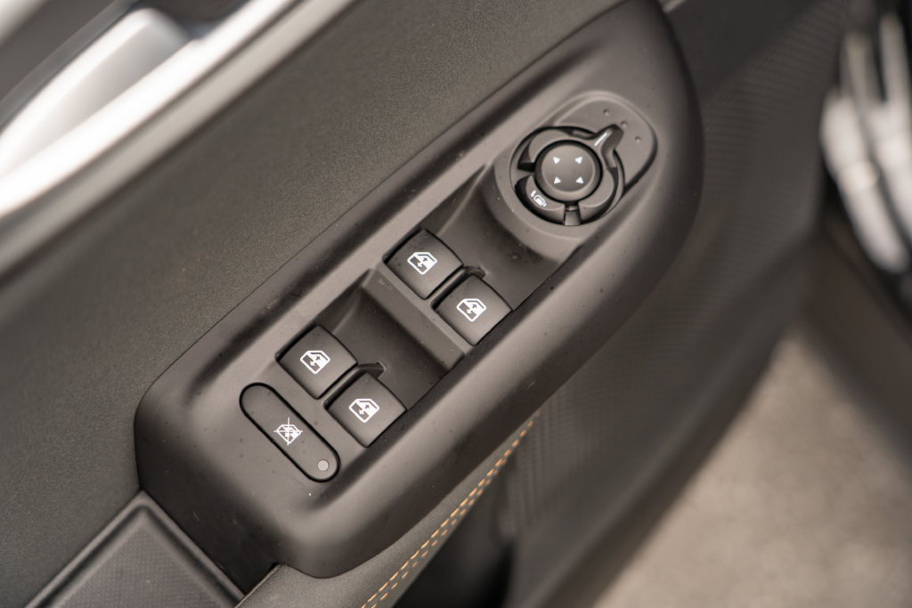 New 2025 Alfa Romeo Tonale w/ Premium Package AWD/4WD image 13