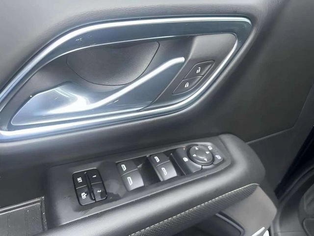 Used 2024 GMC Yukon SLT AWD/4WD image 6