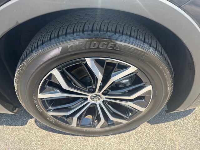 Used 2024 Toyota Crown AWD/4WD image 13