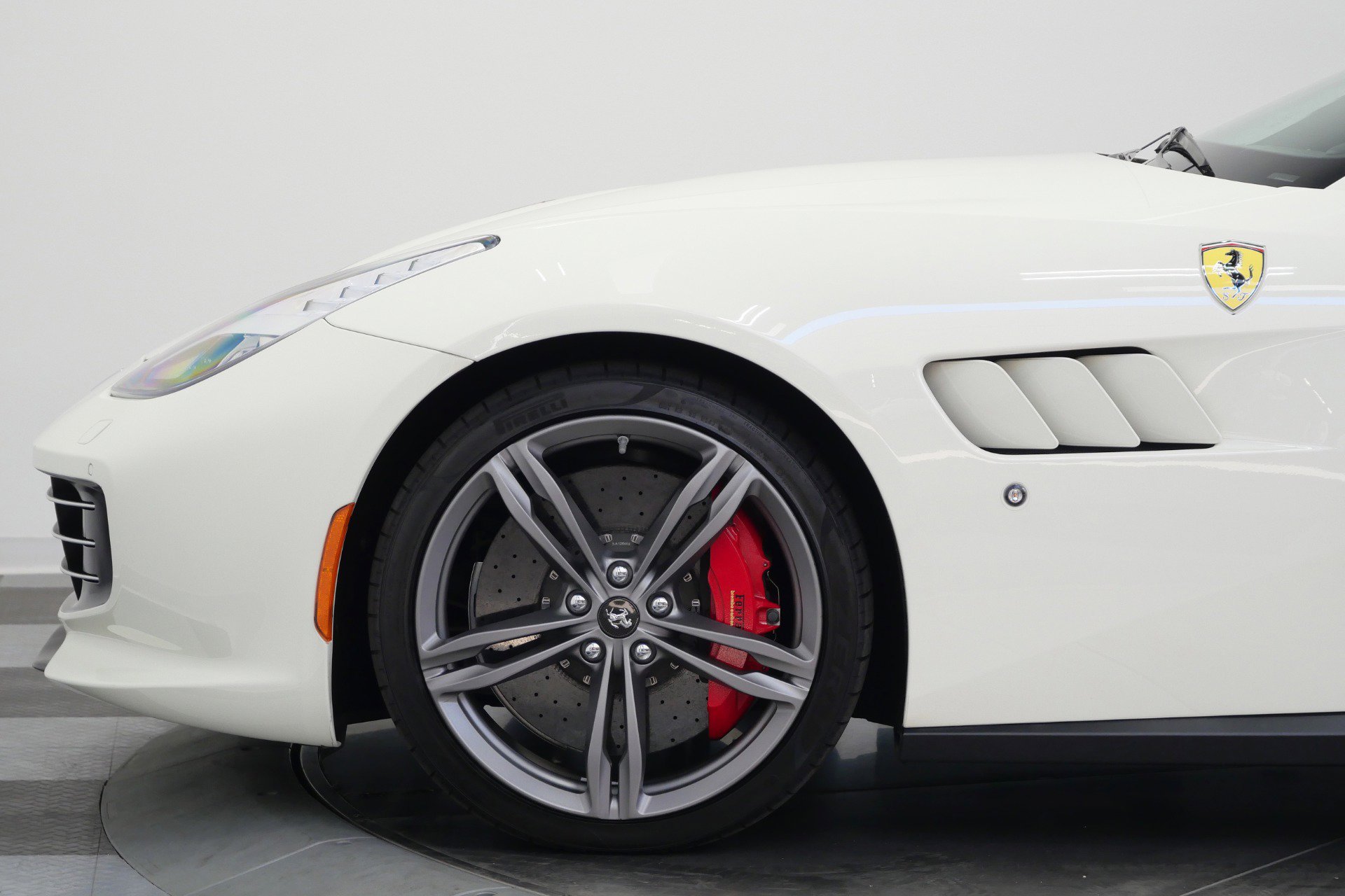Used 2017 Ferrari GTC4Lusso AWD/4WD image 48