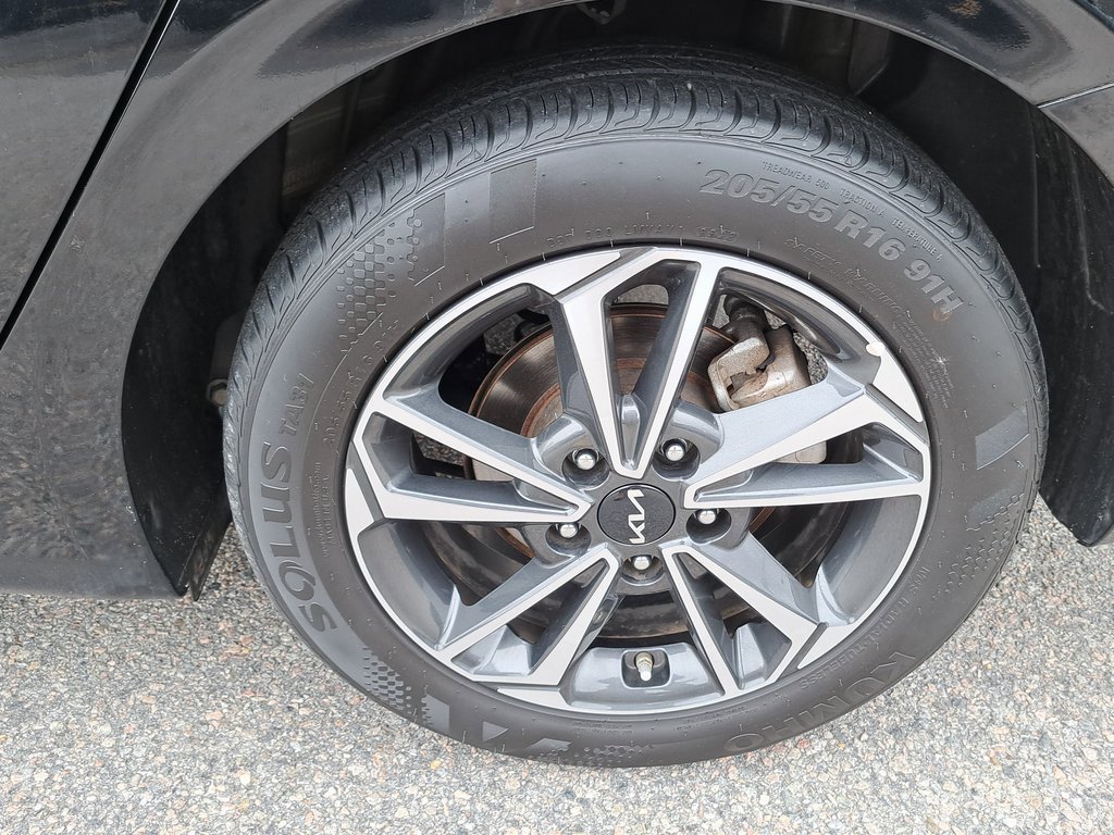 Used 2024 Kia Forte LXS w/ LXS Technology Package image 32