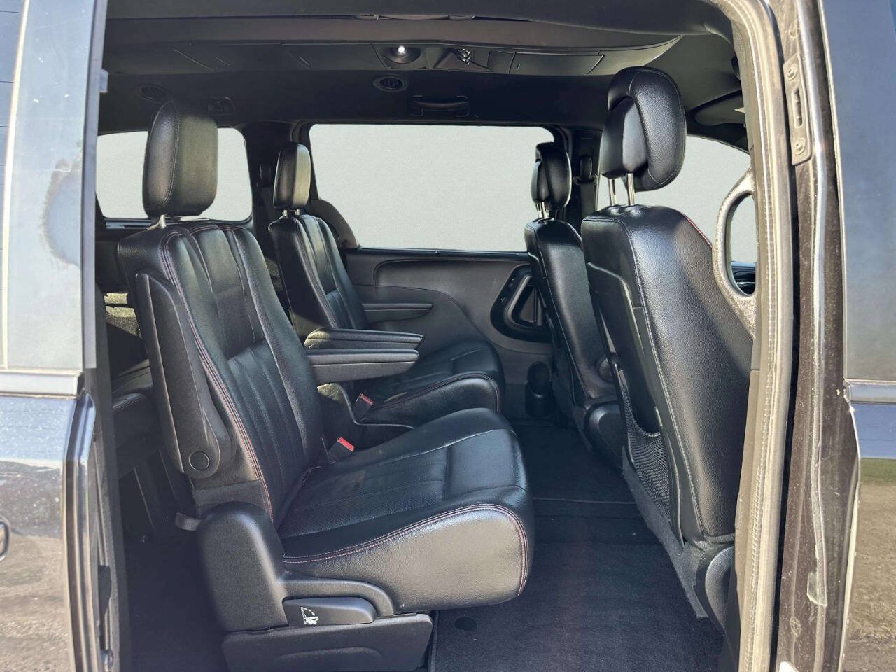 Used 2017 Dodge Grand Caravan GT FWD image 17