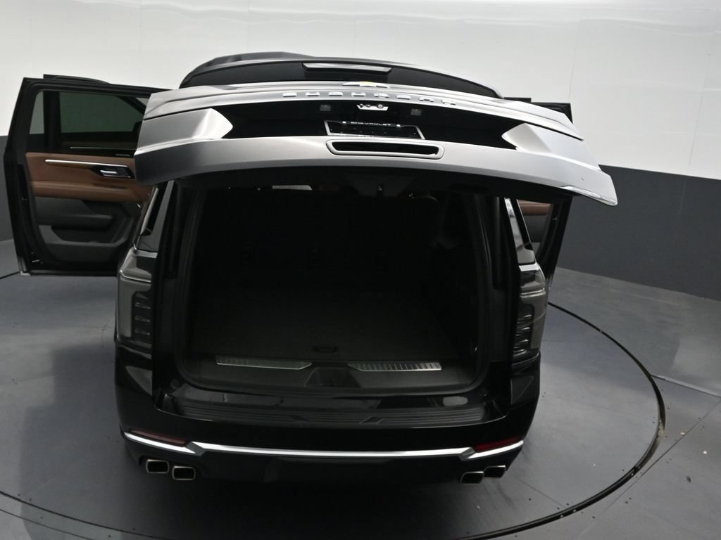 Used 2026 Chevrolet Suburban High Country AWD/4WD image 37