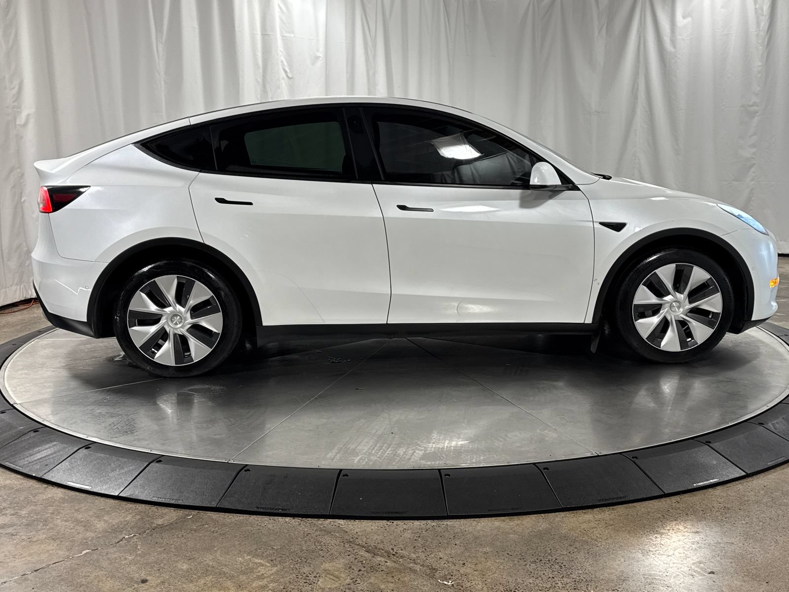 Used 2021 Tesla Model Y Long Range AWD/4WD image 6