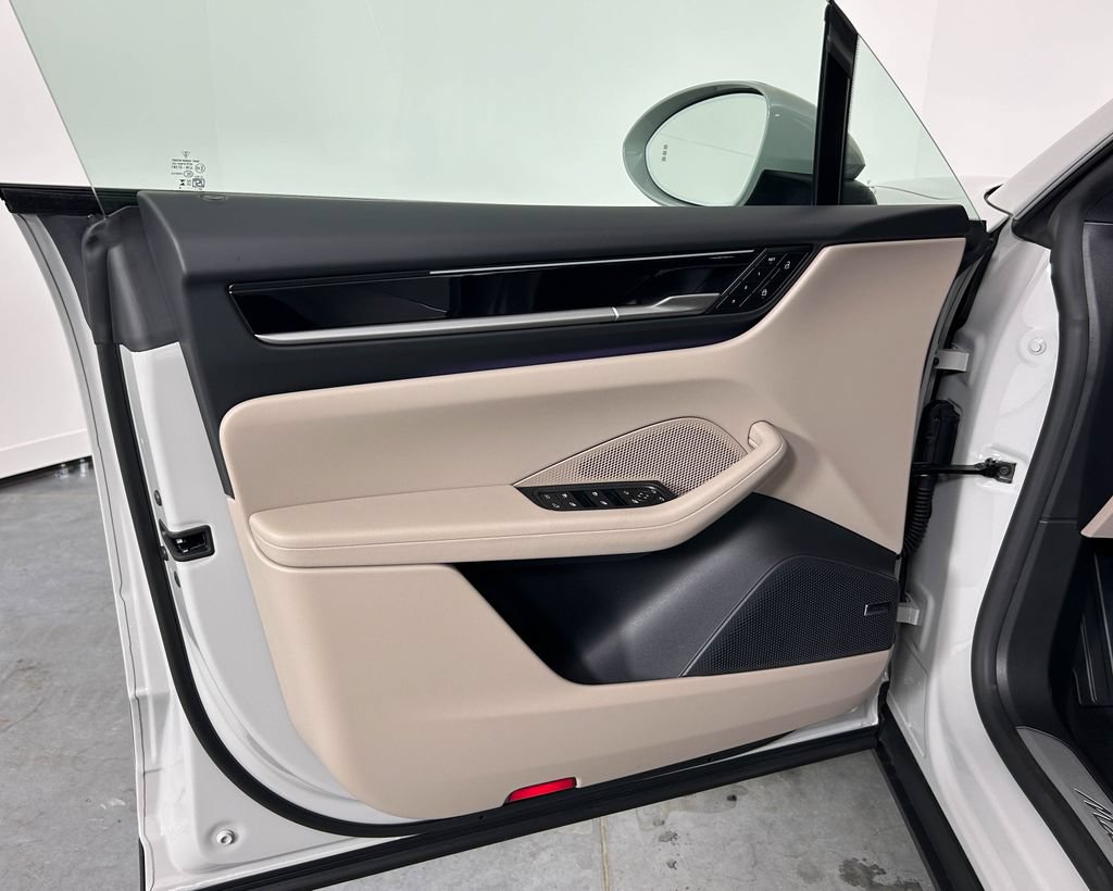 New 2026 Porsche Macan 4 Electric AWD/4WD image 14