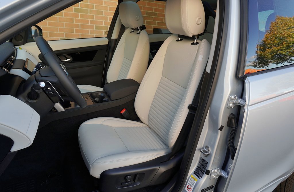 New 2025 Land Rover Discovery Sport S image 13