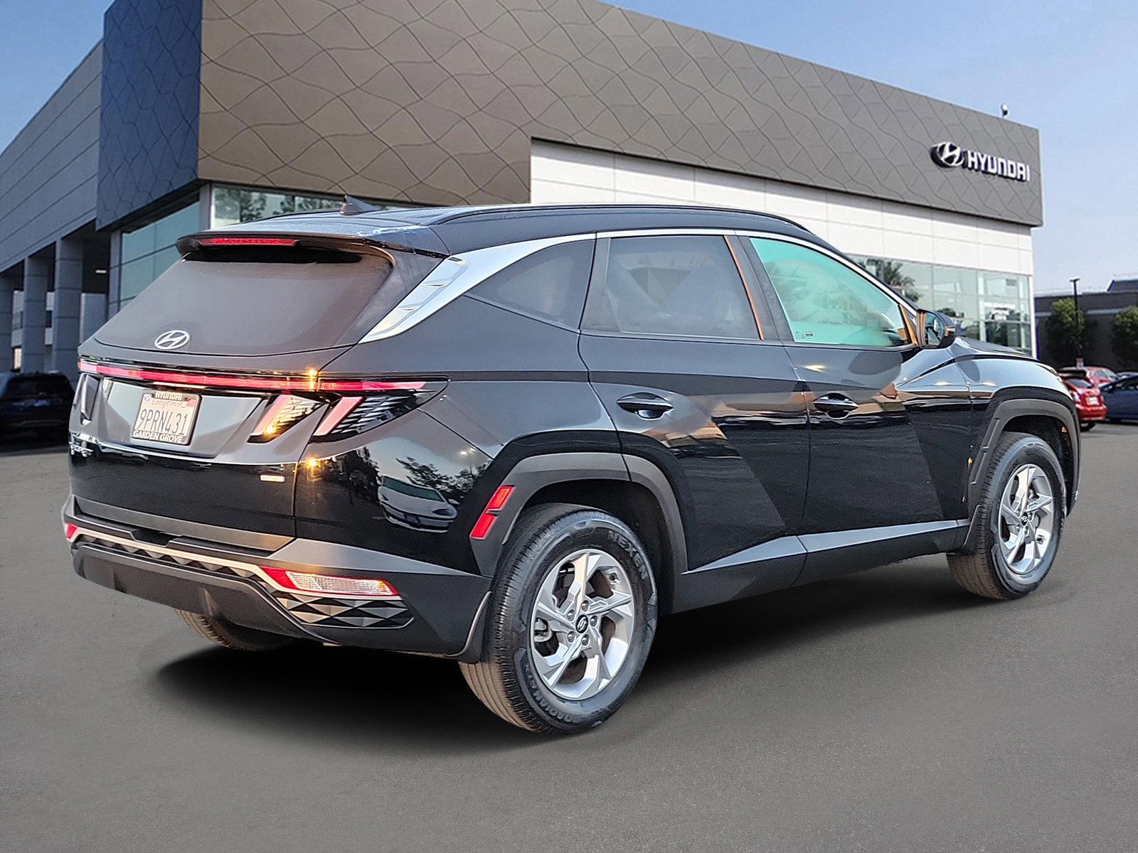 Used 2022 Hyundai Tucson SEL w/ Cargo Package image 2