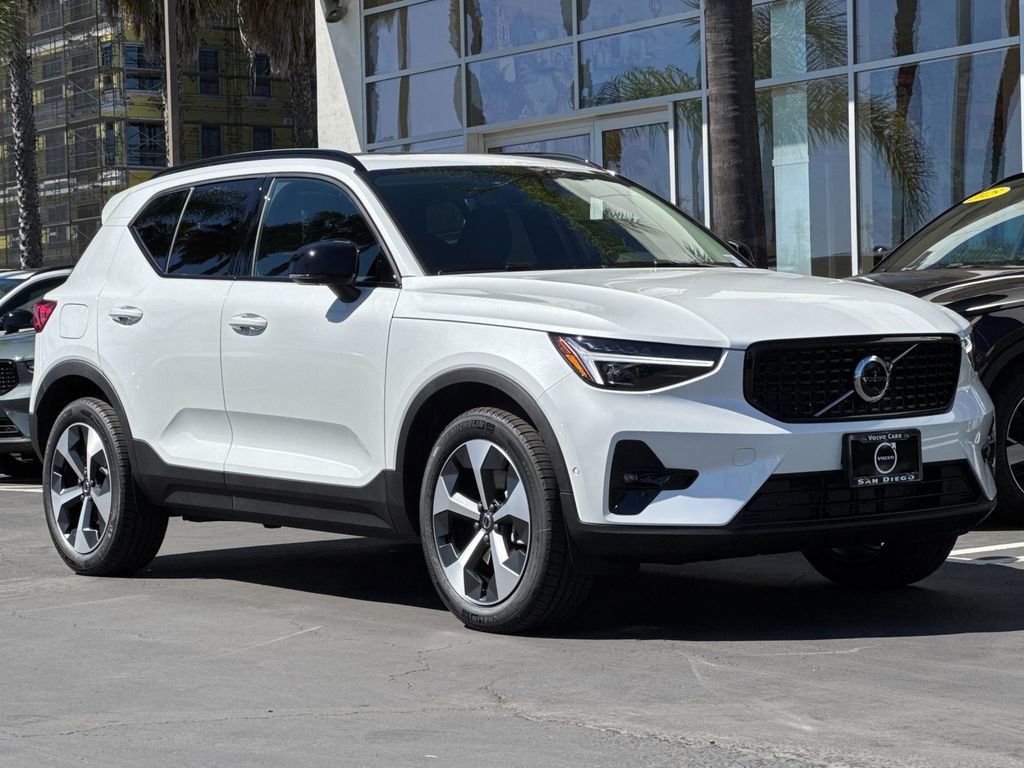 New 2026 Volvo XC40 B5 Plus w/ Protection Package Premier image 7