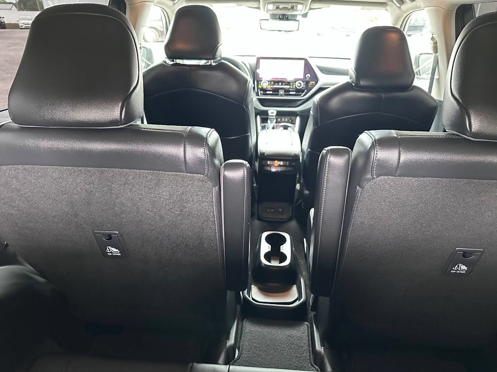 Certified 2024 Toyota Highlander Platinum AWD/4WD image 38