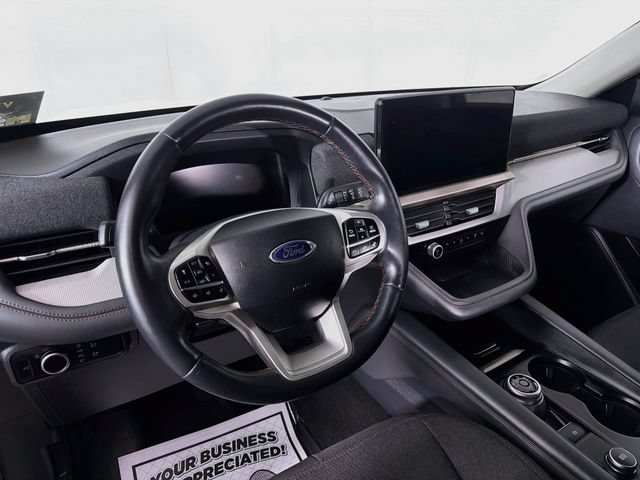 Used 2025 Ford Explorer Active AWD/4WD image 9