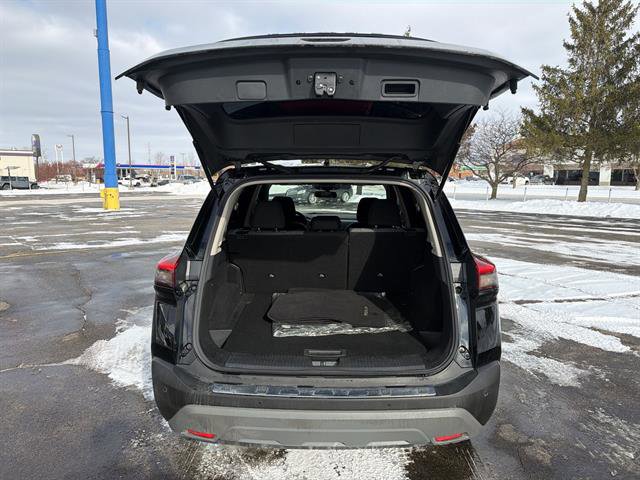 Used 2023 Nissan Rogue SV image 18