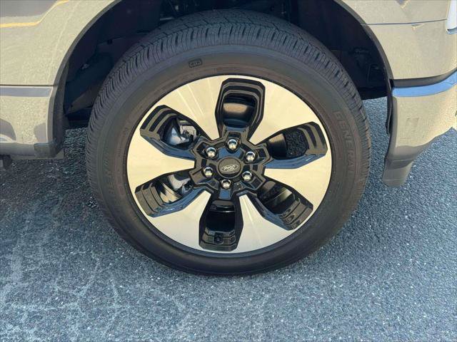 Used 2025 Ford F150 Lightning Platinum AWD/4WD image 9