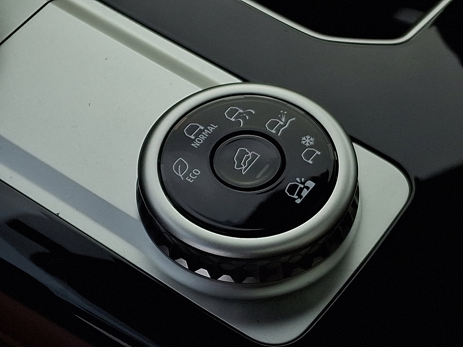 New 2025 Mitsubishi Outlander SEL image 21