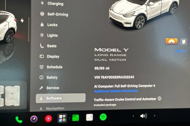 Used 2024 Tesla Model Y Long Range AWD/4WD image 27